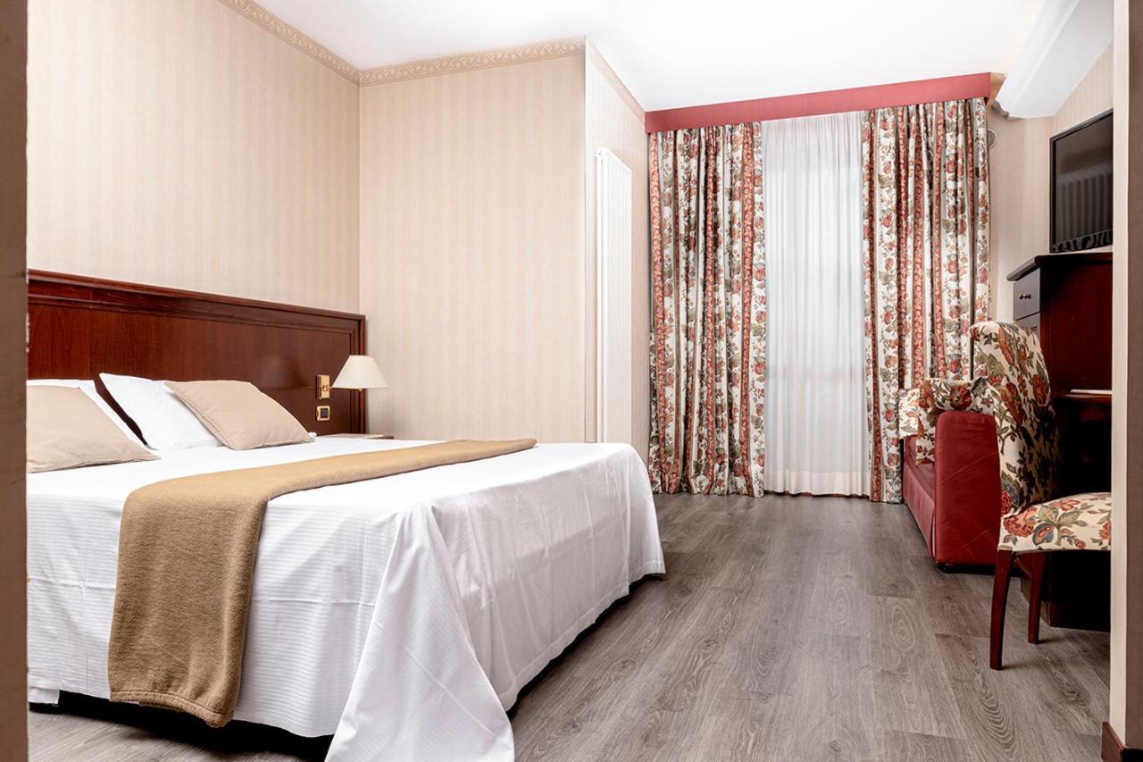 Hotel Poli Castelnovo di Sotto المظهر الخارجي الصورة